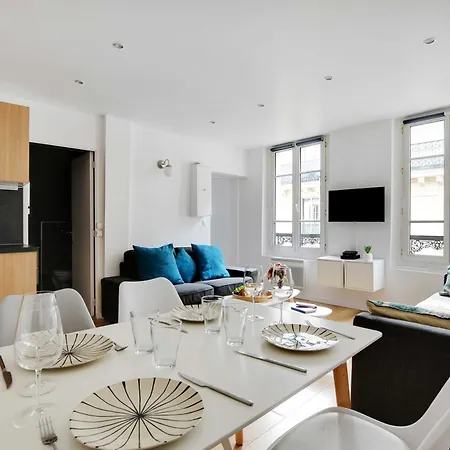 Modern Duplex - 2p-1bd Apartment *